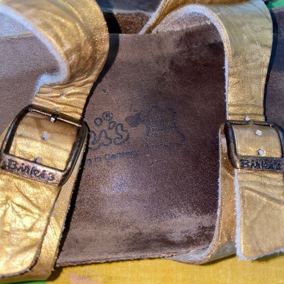 Birki's by Birkenstock soft footbed big buckle sandals Gold L10 M8 - Picture 11 of 12